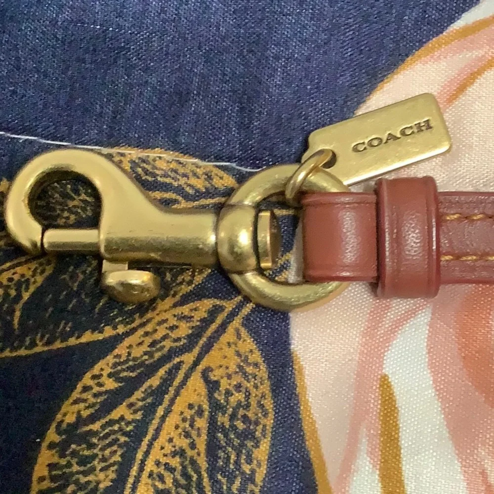 COACH SIGNATURE C EYEGLASS CASE - Picture 5 of 5